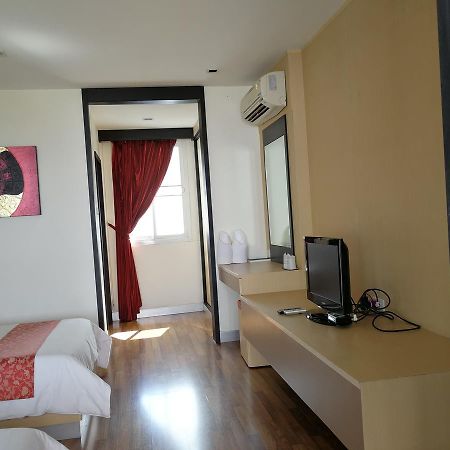 Panatara Hotel Chumpon Extérieur photo