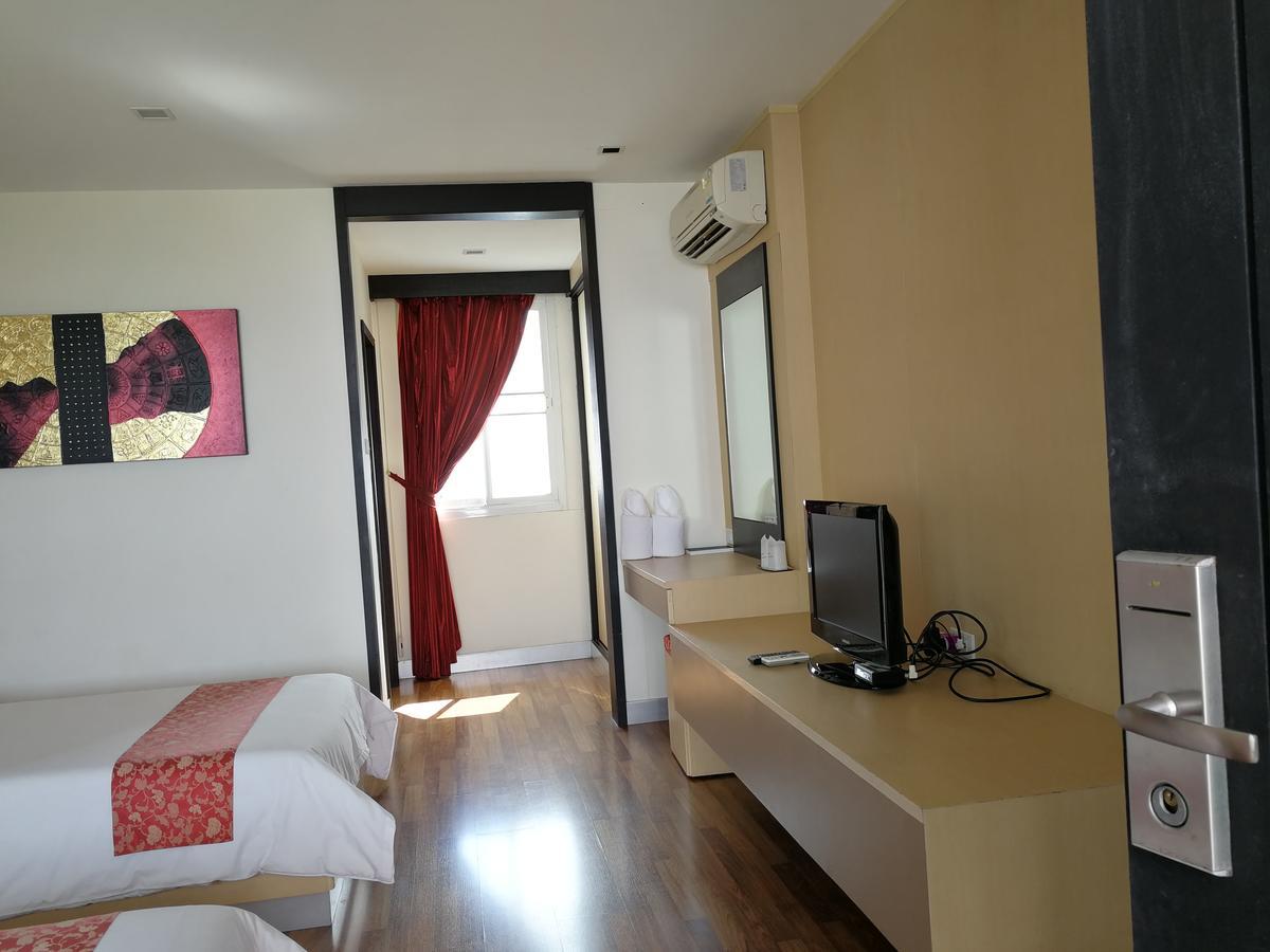 Panatara Hotel Chumpon Extérieur photo