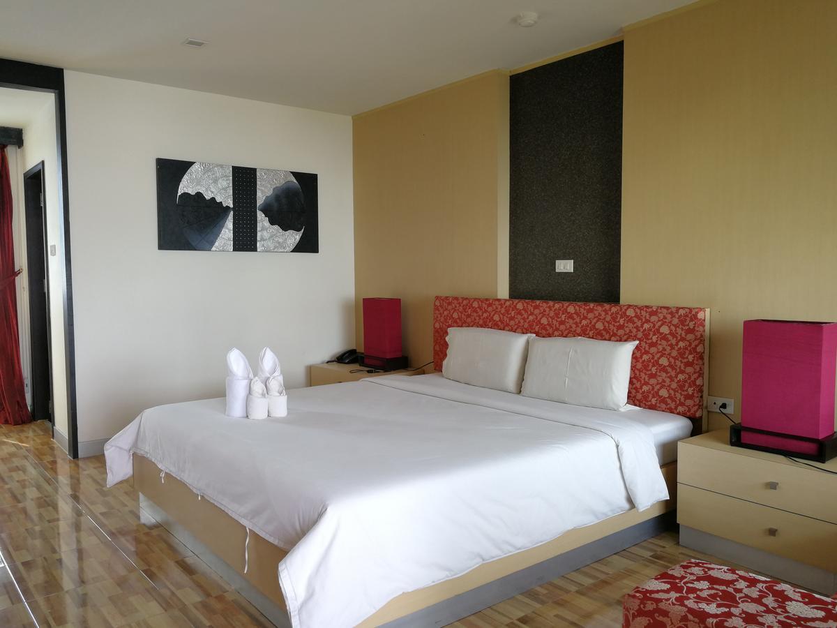 Panatara Hotel Chumpon Extérieur photo