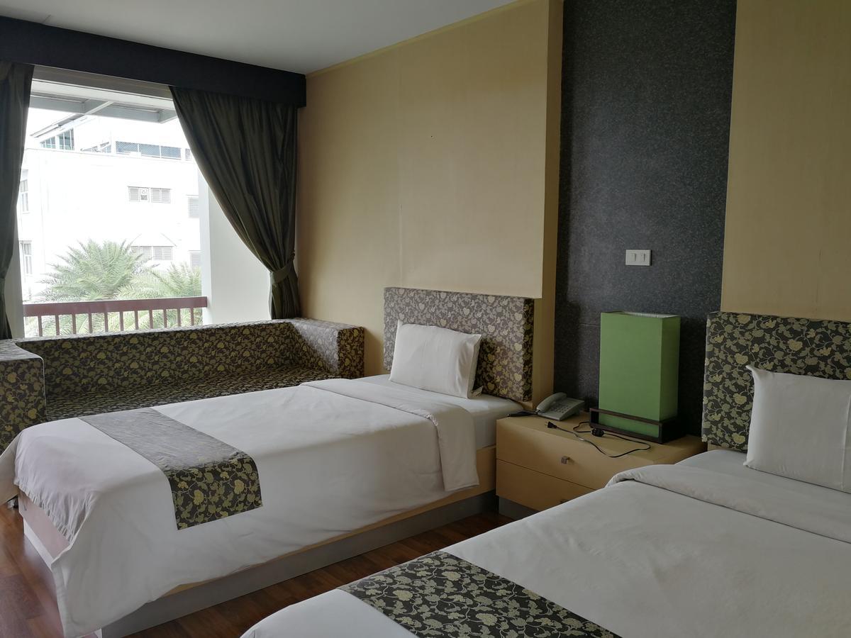 Panatara Hotel Chumpon Extérieur photo